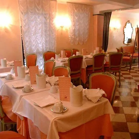 Hotel Pantalon 3*