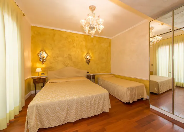 Hotel Pantalon Venice