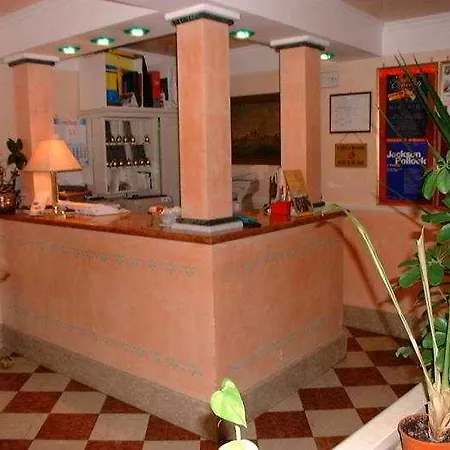 Pantalon Szálloda 3*